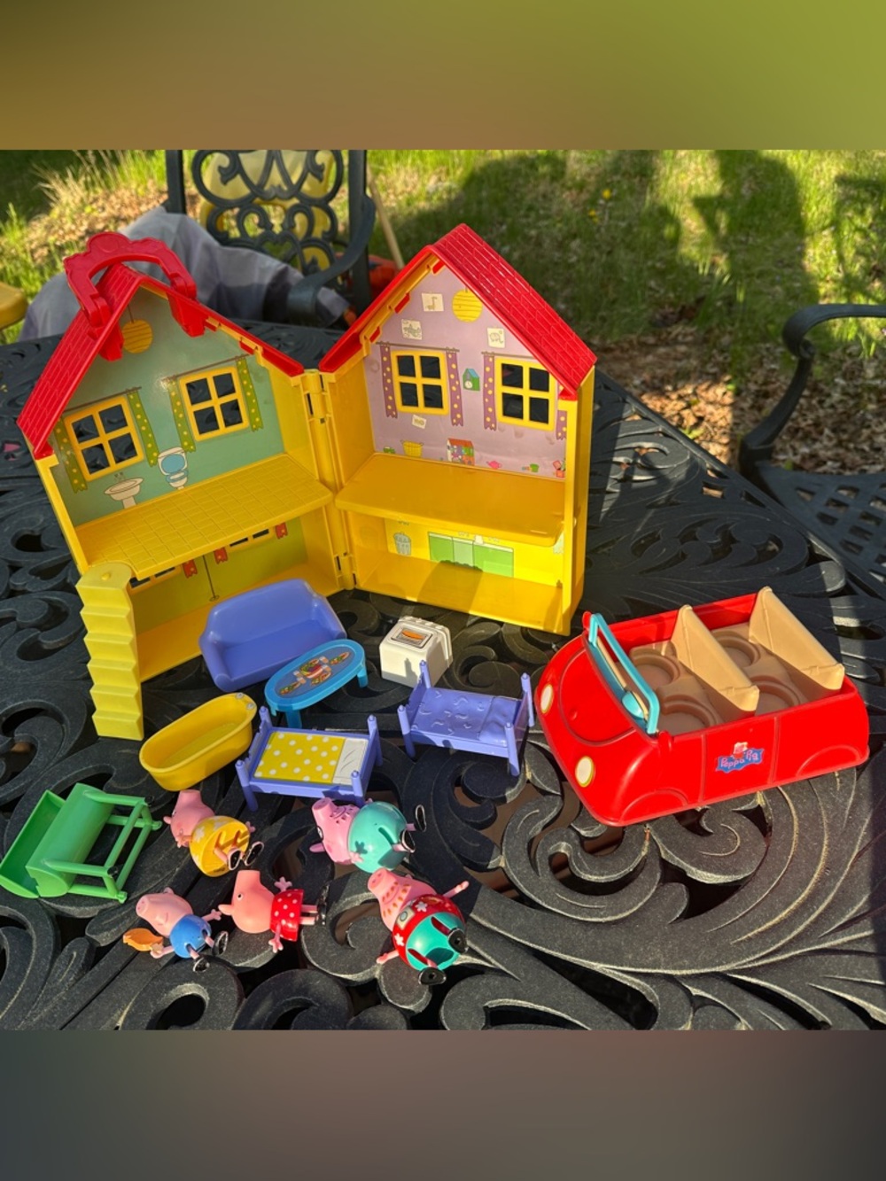 Peppa pig deluxe playset & family car